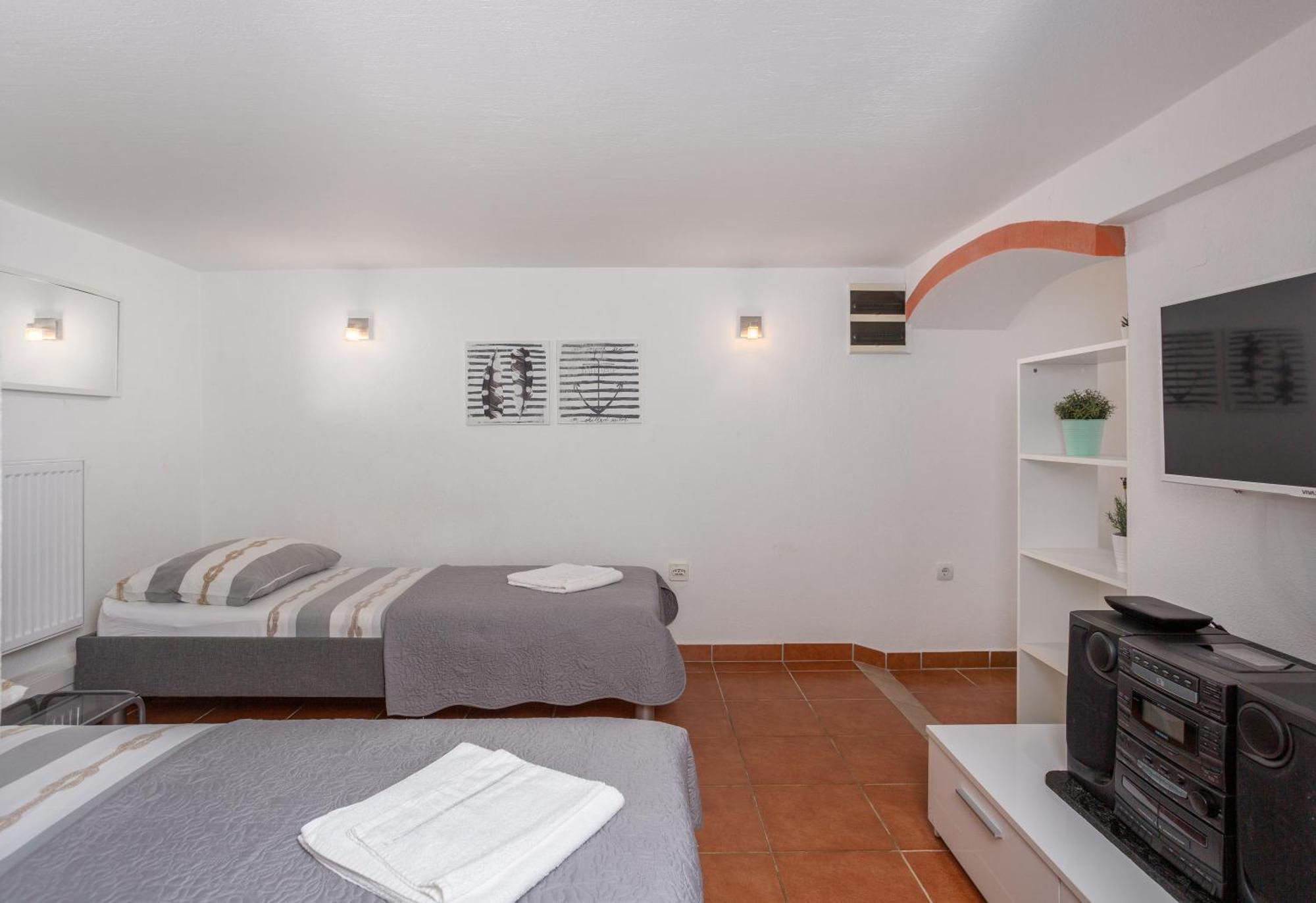 Apartments Villa Temer Pinezici  Exterior photo